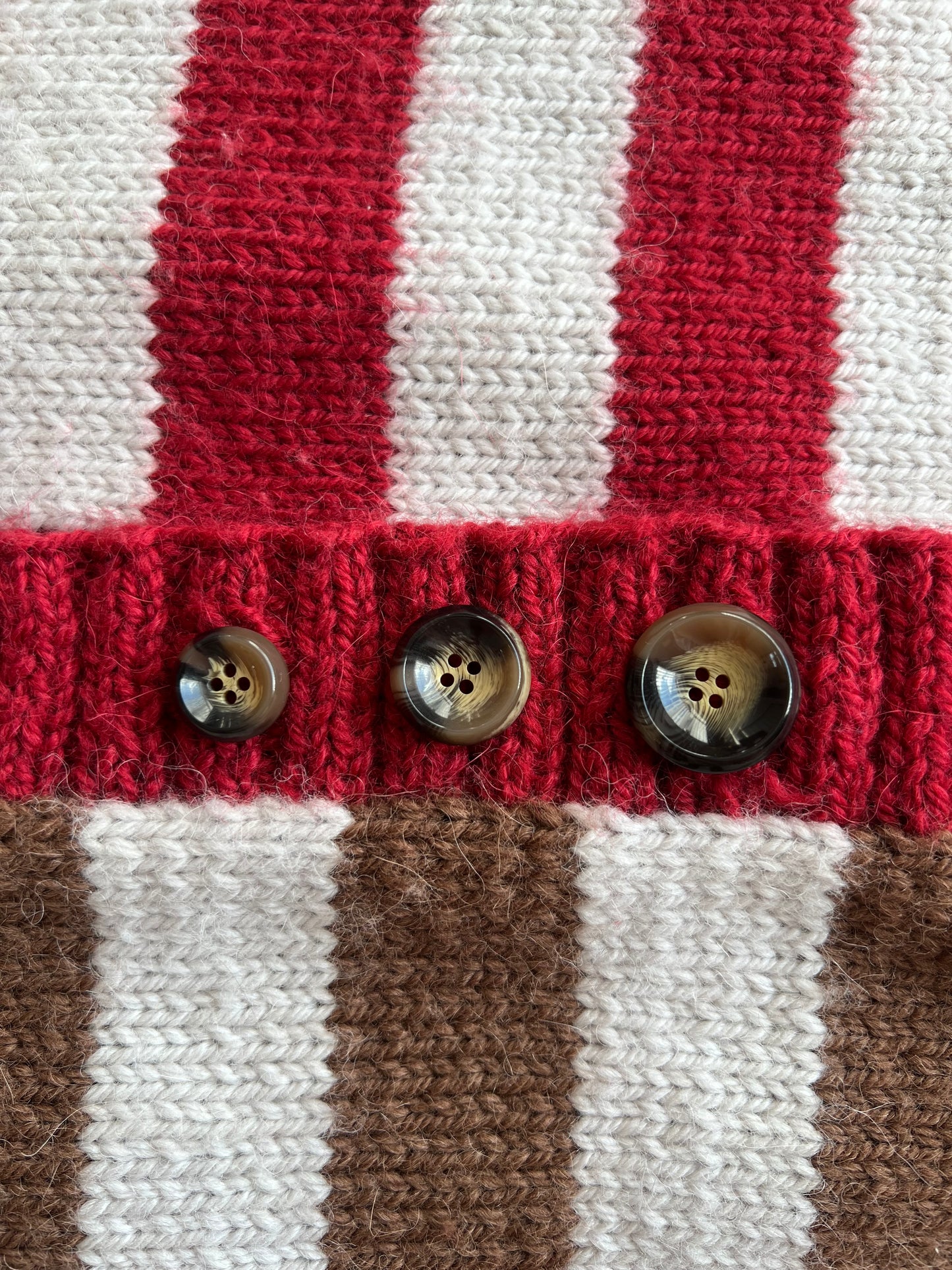 Chunky resin suit button in black, olive, and milky yellow, available in 18mm, 21mm, and 25mm sizes