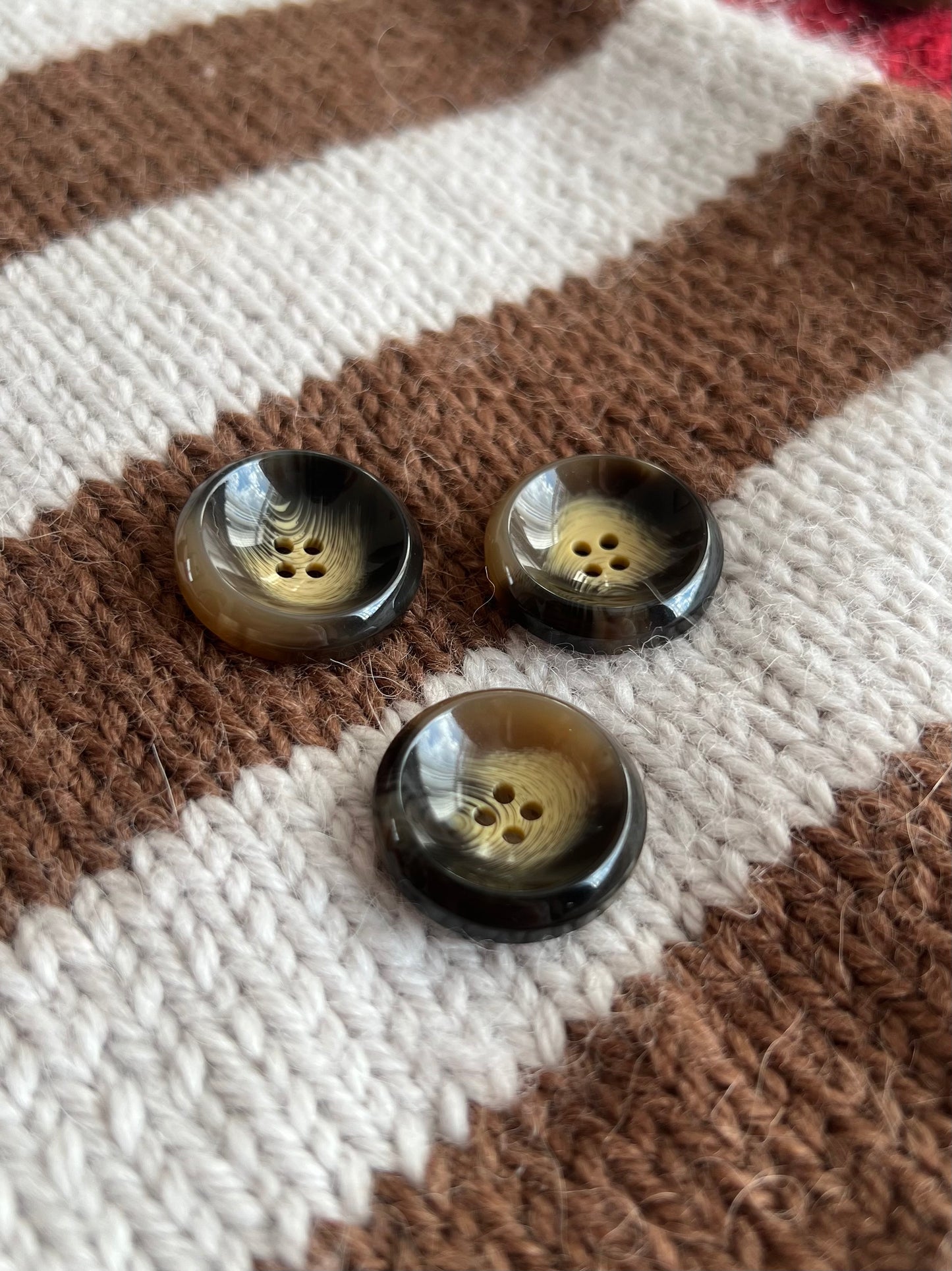 Chunky resin suit button in black, olive, and milky yellow, available in 18mm, 21mm, and 25mm sizes