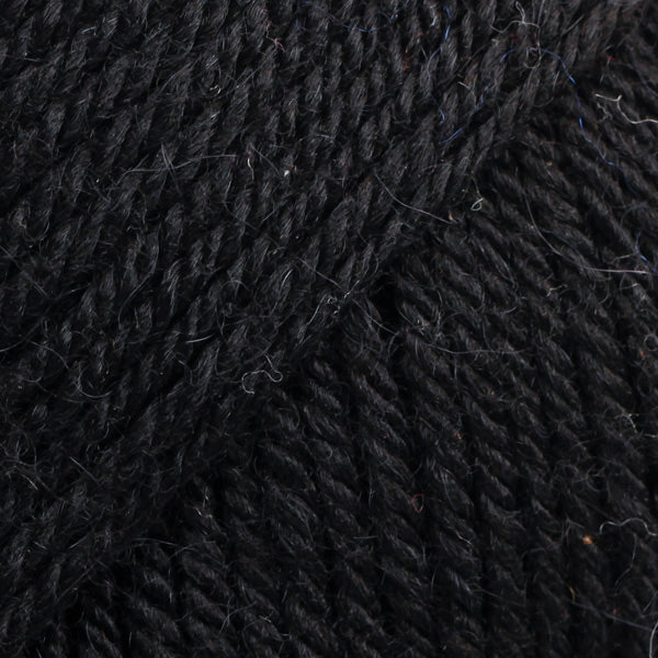 DROPS Lima is a high-quality DK wool blend, combining wool and alpaca for warmth, softness, and durability.